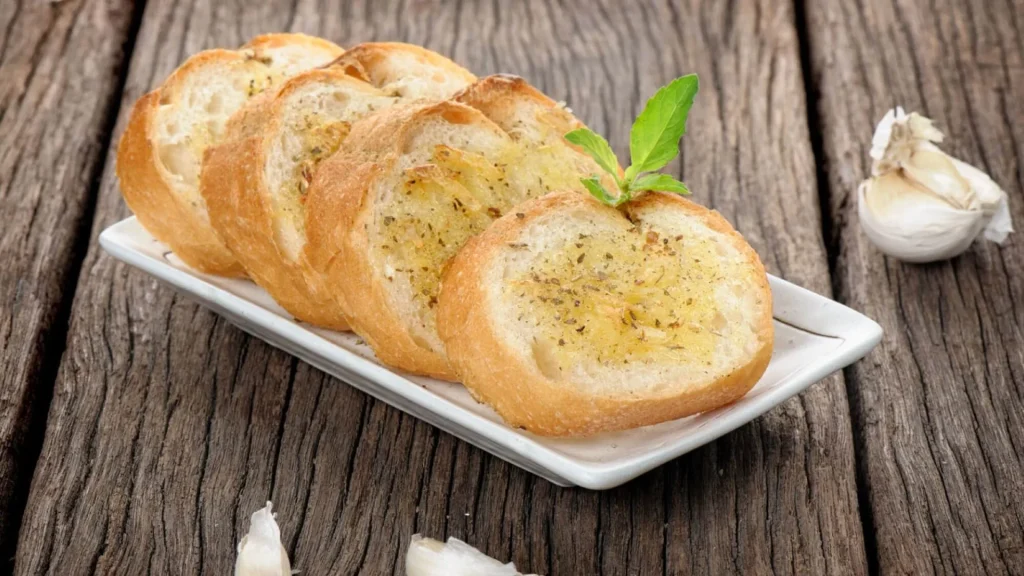 Préfou vendéen, a piece of garlic bread on a plate