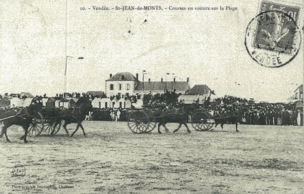 Photo d'archive de courses en voiture à cheval sur la plage de Saint Jean de Monts