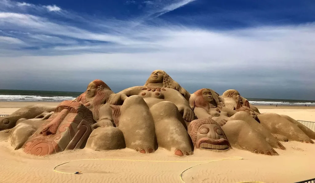 Sculptures de sable à Saint Jean de Monts dans le cadre du festival Kid's Folies