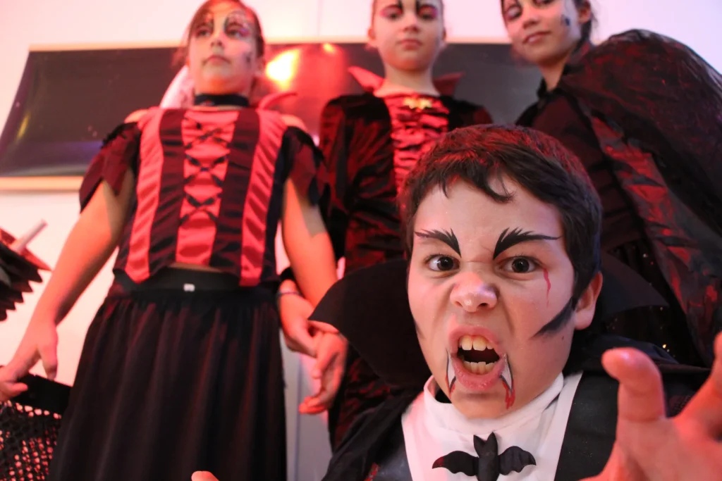 enfants maquillés et déguisés pendant le festival Ci t'as la trouille à saint jean de monts