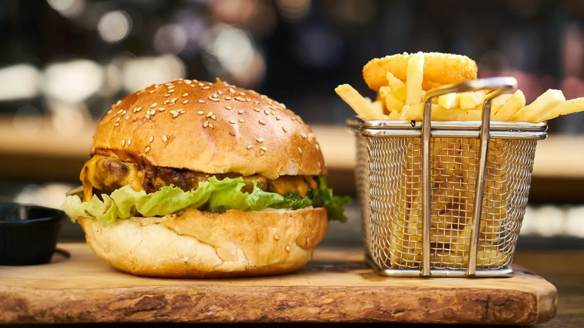 hamburger et frite, restauration rapide en vendée