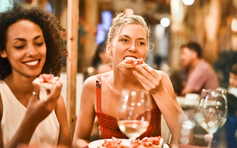 femmes dans un bar en vendée