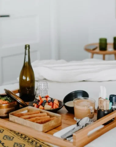 photo d'un petit déjeuner au lit dans une chambre d'hotes à notre dame de monts