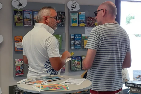 photo d'un conseiller en séjour à l'office de tourisme