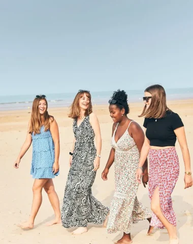 photo d'un groupe d'amies sur la plage