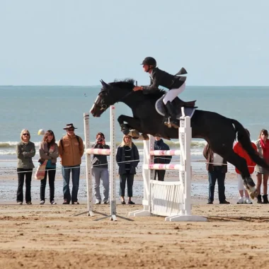 Photo de saut d'obstacles sur la plage de Saint Jean de Monts