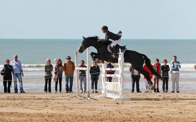 Photo de saut d'obstacles sur la plage de Saint Jean de Monts