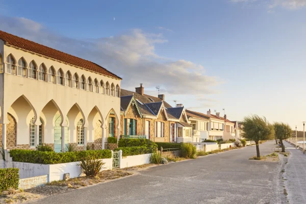 photo de l'esplanade de fromentine à la barre de monts avec ses nombreuses villas datant des années 1930