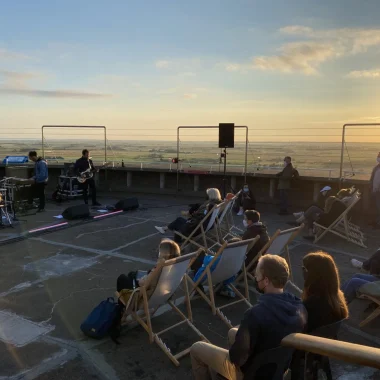 Photo d'un concert au sommet du château d'eau Kulmino à Notre Dame de Monts