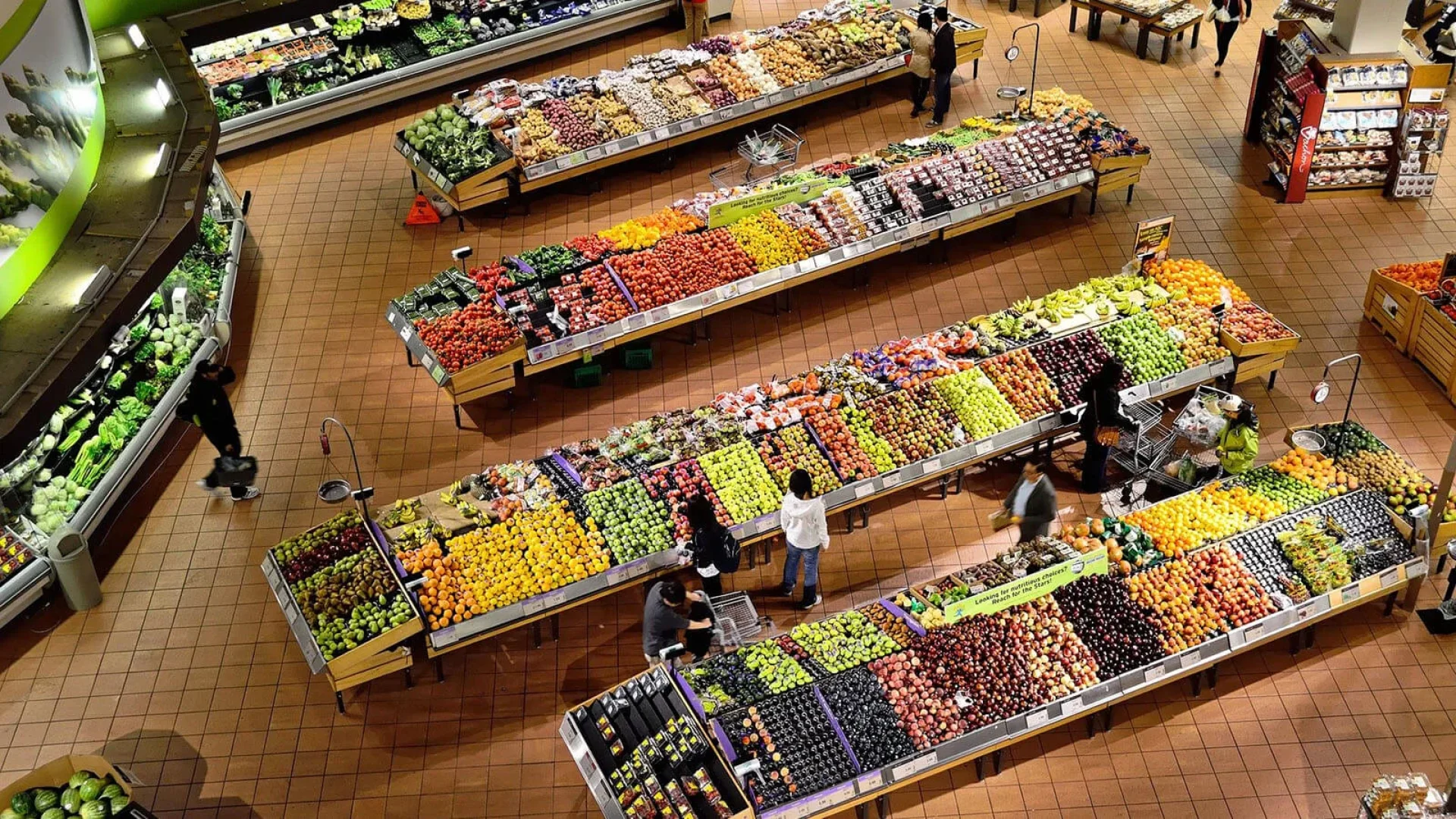 Fruits et légumes dans un supermarché