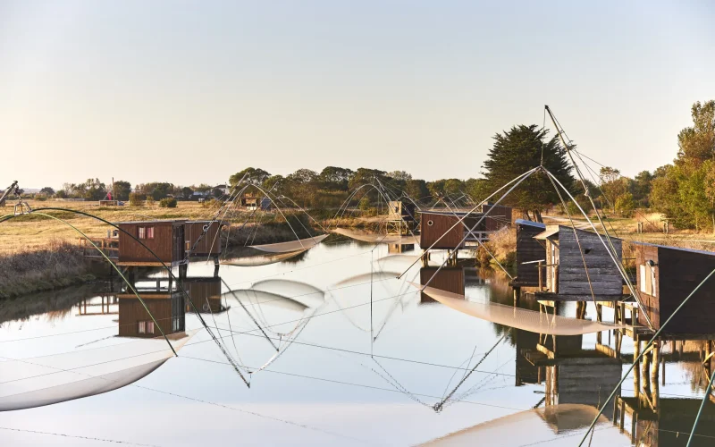 photo des pêcheries du Porteau avec les cabanes de pêcheurs