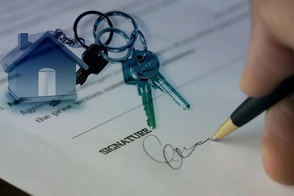 photo d'un contrat d'agence immobilière signé à la barre de monts - fromentine