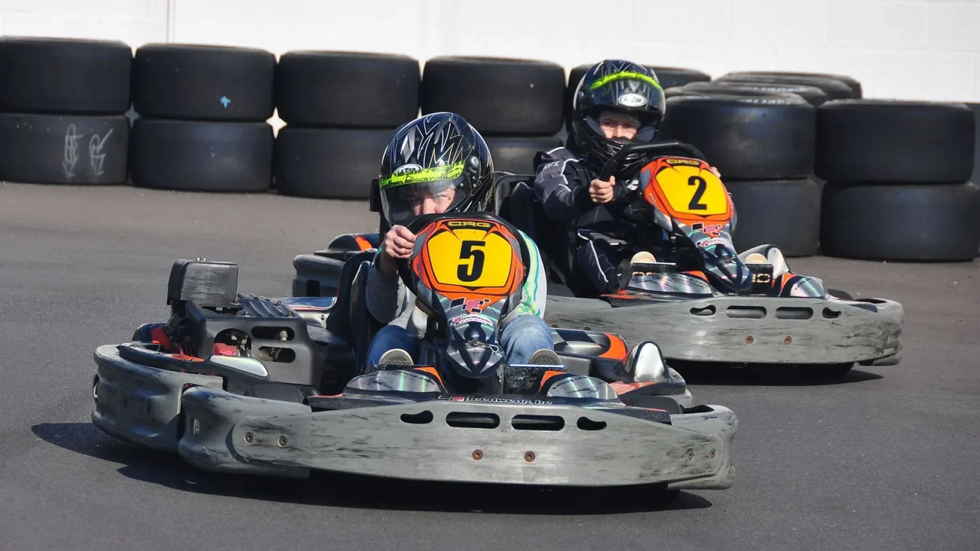2 enfants font du Karting en Vendée