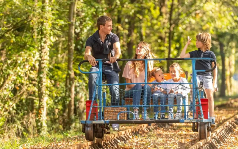 Faire du vélo rail en vendée en famille ou entre amis